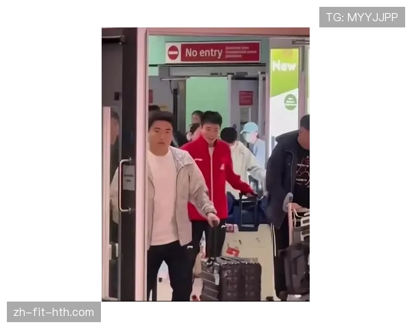 孙颖莎穿队服挤地铁，十分钟后下车拎着大牌购物袋——这反差有点让人懵
