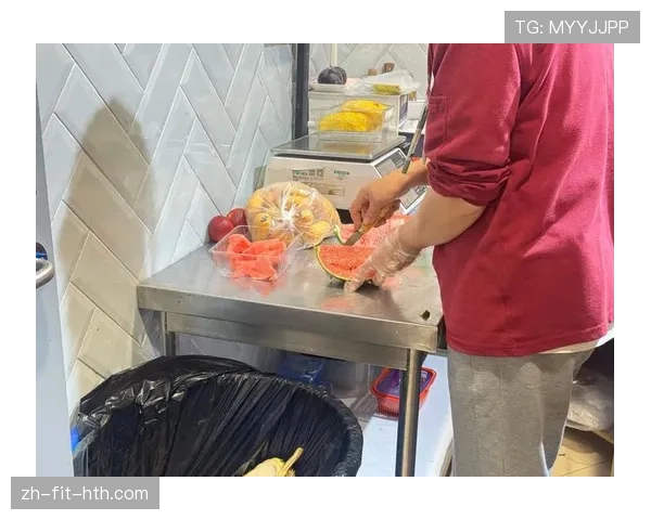 蒋林静买菜像拍大片,超市阿姨一脸问号 蒋林静买菜像拍大片,超市阿姨一脸问号